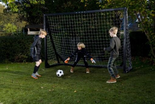 fodbold mål i haven i træ - Soccerplay.dk Hos Soccerplay.dk kan du købe fodboldmål, fodboldrebounder samt andet udstyr til spil i haven eller i fodboldklubben. Køb udstyr online idag.