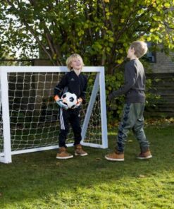 fodboldmål i træ til børn3 - Soccerplay.dk Hos Soccerplay.dk kan du købe fodboldmål, fodboldrebounder samt andet udstyr til spil i haven eller i fodboldklubben. Køb udstyr online idag.