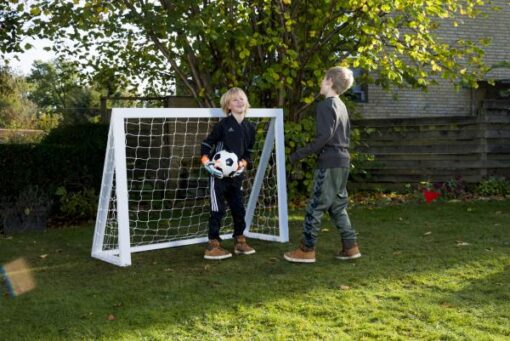 fodboldmål i træ til børn3 - Soccerplay.dk Hos Soccerplay.dk kan du købe fodboldmål, fodboldrebounder samt andet udstyr til spil i haven eller i fodboldklubben. Køb udstyr online idag.