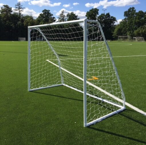 IMG 3037 - Soccerplay.dk Hos Soccerplay.dk kan du købe fodboldmål, fodboldrebounder samt andet udstyr til spil i haven eller i fodboldklubben. Køb udstyr online idag.