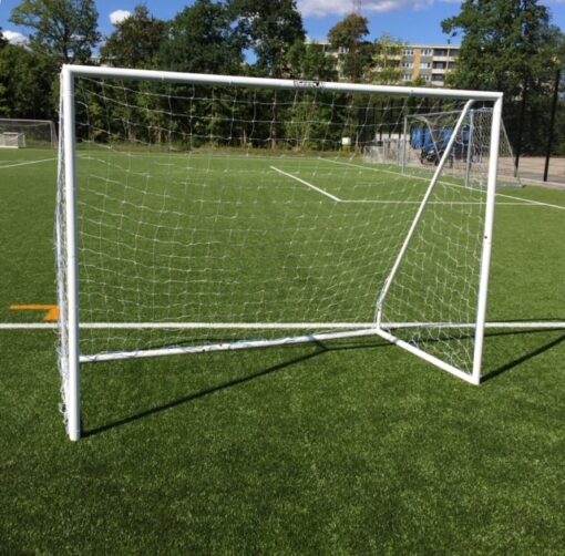 IMG 3039 - Soccerplay.dk Hos Soccerplay.dk kan du købe fodboldmål, fodboldrebounder samt andet udstyr til spil i haven eller i fodboldklubben. Køb udstyr online idag.