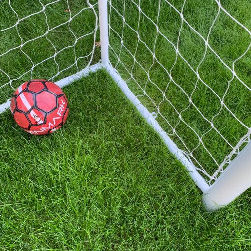IMG 6206 - Soccerplay.dk Hos Soccerplay.dk kan du købe fodboldmål, fodboldrebounder samt andet udstyr til spil i haven eller i fodboldklubben. Køb udstyr online idag.