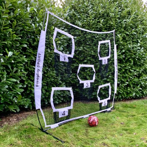IMG 8422 scaled - Soccerplay.dk Hos Soccerplay.dk kan du købe fodboldmål, fodboldrebounder samt andet udstyr til spil i haven eller i fodboldklubben. Køb udstyr online idag.
