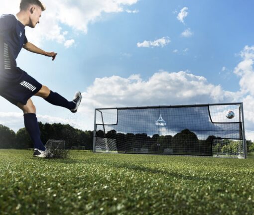 IMG 0778 - Soccerplay.dk Hos Soccerplay.dk kan du købe fodboldmål, fodboldrebounder samt andet udstyr til spil i haven eller i fodboldklubben. Køb udstyr online idag.