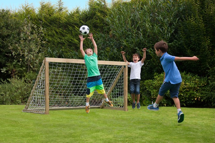 fodboldmaal - Soccerplay.dk Hos Soccerplay.dk kan du købe fodboldmål, fodboldrebounder samt andet udstyr til spil i haven eller i fodboldklubben. Køb udstyr online idag.