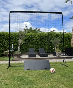 BRUGT TIL FLERE SPORTSGRENE. Freeplay Boldstop net system forhindrer bolde i at lande i nabohaven eller på gaden og ramme omkringstående.