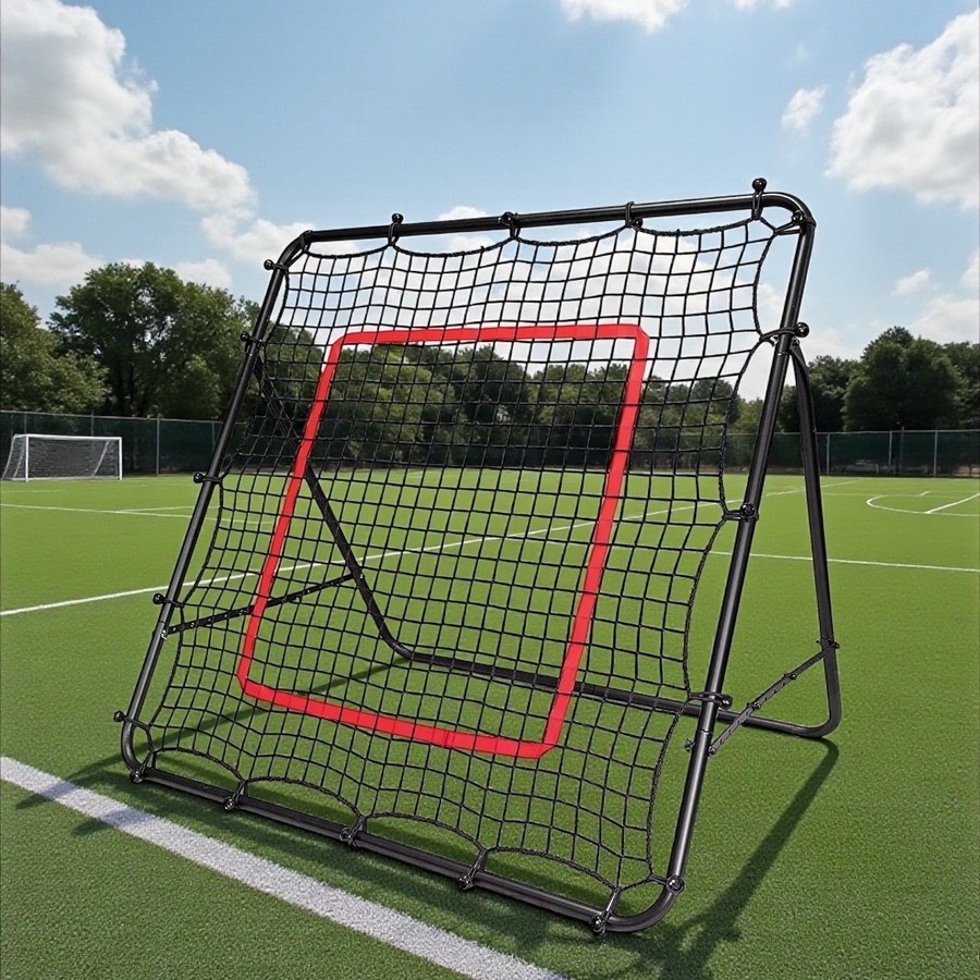 Fodbold Rebounder Freeplay Contra 120 x 120 cm Tag din fodboldtræning til næste niveau med denne alsidige fodbold rebounder fra Freeplay Sport. Med en ramme på 28 mm sorte stålrør og et net i god kvalitet, får du et træningsredskab, der holder til timevis af fodboldspil samt træning hjemme i haven – uanset om du er nybegynder eller øvet. Størrelse: 120 x 120 cm – ideel til både børn og unge. Rør konstruktion: 28 mm pulverlakerede stålrør. Justerbar skudvinkel: Indstil rebounderen i flere vinkler, for at træne præcision, reaktion og førsteberøring samt nedtagning af bolde Perfekt til haven: Let at flytte og nem at sætte op - Vægt ca. 6 kg. Træn afleveringer, spark, hovedstød og reaktioner – alt sammen hjemme i haven. 