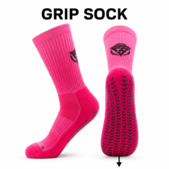 Grip Socks LIGA V25 Freeplay i Pink - Str. 39-46 Indeholder et par strømper som passer til alle fødder i størrelser fra 39 til 46 i en strømpe. Grip Socks strømper er brugt af mere end 3000 atleter samt professionelle fodspillere i hele Danmark . Disse pink Grip Socks LIGA V25 vil forbedre din hastighed samt maksimere din præstation når du skifter retning. Den skridsikre belægning på strømpen, giver dig mulighed for at udføre skarpe bevægelser uden at glide i skoen. Det åndbare materiale sikrer komfort under hele din træning eller kamp. Disse Grip Socks er fremstillet af holdbart bomulds materiale, der giver en ultra blød og behagelig fornemmelse under brug. Vask strømperne med vrangen ud og ved maks 30 grader. Brug så lav hastighed som muligt på centrifugen. Hæng sokkerne til tørre og INGEN tumbler. Forbedre din sprint hastighed, boldkontrol og teknik til det maksimale. Undgå, at dine fødder glider i dit fodtøj. Reducer risikoen for ankel, knæ og hofteskader på grund af øget stabilitet. Sig farvel til vabler én gang for alle.