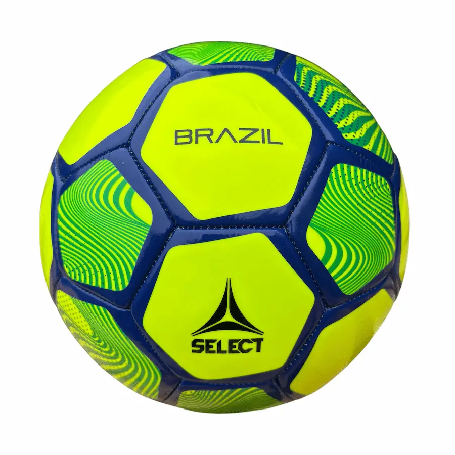 Fodbold Select Brazil V26 str.5 Drømmer du om brasiliansk fodboldmagi? Med denne Select Brazil fodbold i størrelse 5, får du en flot og farverig fodbold med et ikonisk design inspireret af det brasilianske farver. De grønne, gule og blå farver giver bolden et unikt udtryk, der bringer sydamerikansk fodboldstemning til både haven, stranden og fodboldbanen. Fodbolden er fremstillet i slidstærkt syntetisk læder og har en alsidig konstruktion, der gør den velegnet til leg, træning og uformelle kampe. Med sin officielle størrelse 5 er den et oplagt valg til dig, der ønsker en klassisk fodbold med masser af farve og personlighed. Uanset om du øver dine driblinger, spiller en kamp med vennerne eller nyder en omgang fodbold i haven, er Select Brazil V26 fodbolden klar til at komme i spil. Et godt valg for både unge og voksne, der elsker fodbold og det brasilianske landsholds karakteristiske farver. Fordele ved Select Brazil fodbold Brasiliansk inspireret design: Grønne, gule og blå farver med mønster inspireret af det brasilianske flag Slidstærkt materiale: Fremstillet i syntetisk læder til aktiv leg og fodboldspil Officiel størrelse 5: En klassisk boldstørrelse til fodbold på banen og i fritiden Alsidig anvendelse: Velegnet til leg, træning og uformelle kampe Til store og små fodboldfans: Et oplagt valg til dig, der vil kombinere fodboldglæde med et farverigt design Produktinformation Mærke: Select Model: Brazil Materiale: Syntetisk læder Størrelse: 5 Farver: Grøn, gul og blå Gør dig klar til næste kamp med en Select Brazil fodbold, der kombinerer et iøjnefaldende brasiliansk design med alsidige muligheder for fodbold og leg.